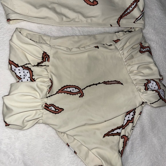 Swimsuit - Picture 7 of 9